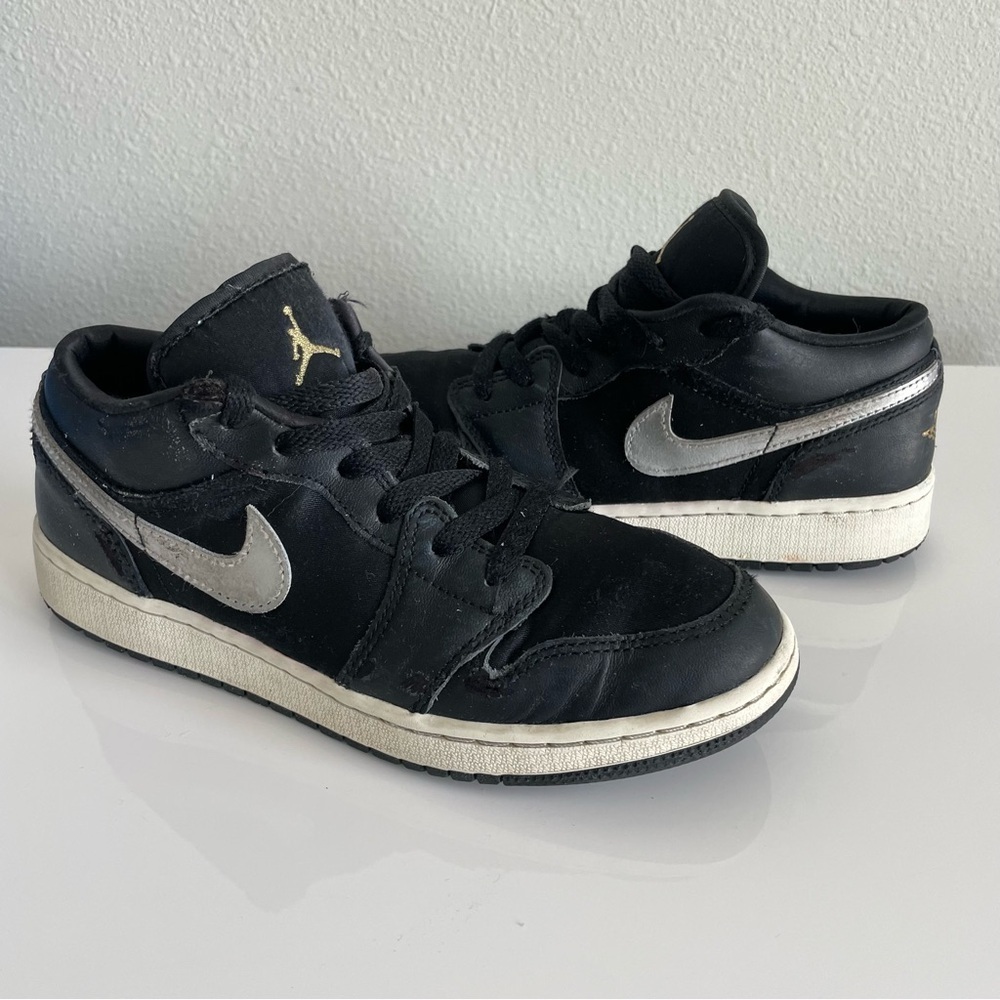 Nike Jordan 1 Black Kids size 5.5Y